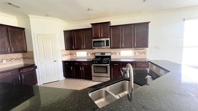 Building Photo - 10831 Wall Fern Way