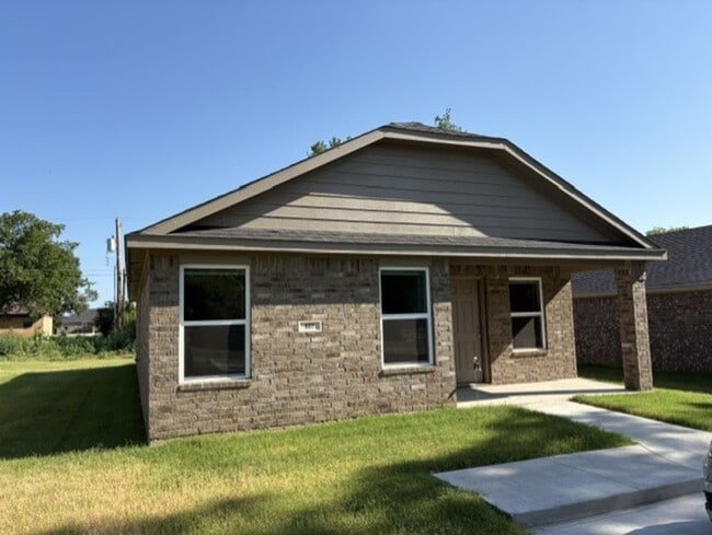 Building Photo - New Construction 3 bedroom, 2 bath brick home.