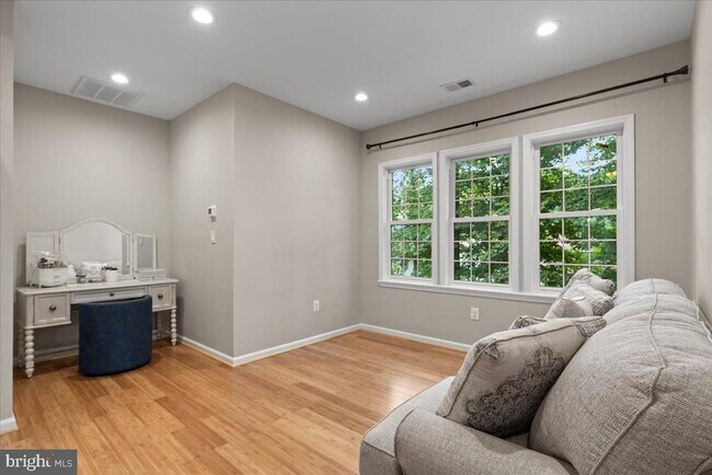 Building Photo - 9472 Lapstrake Ln