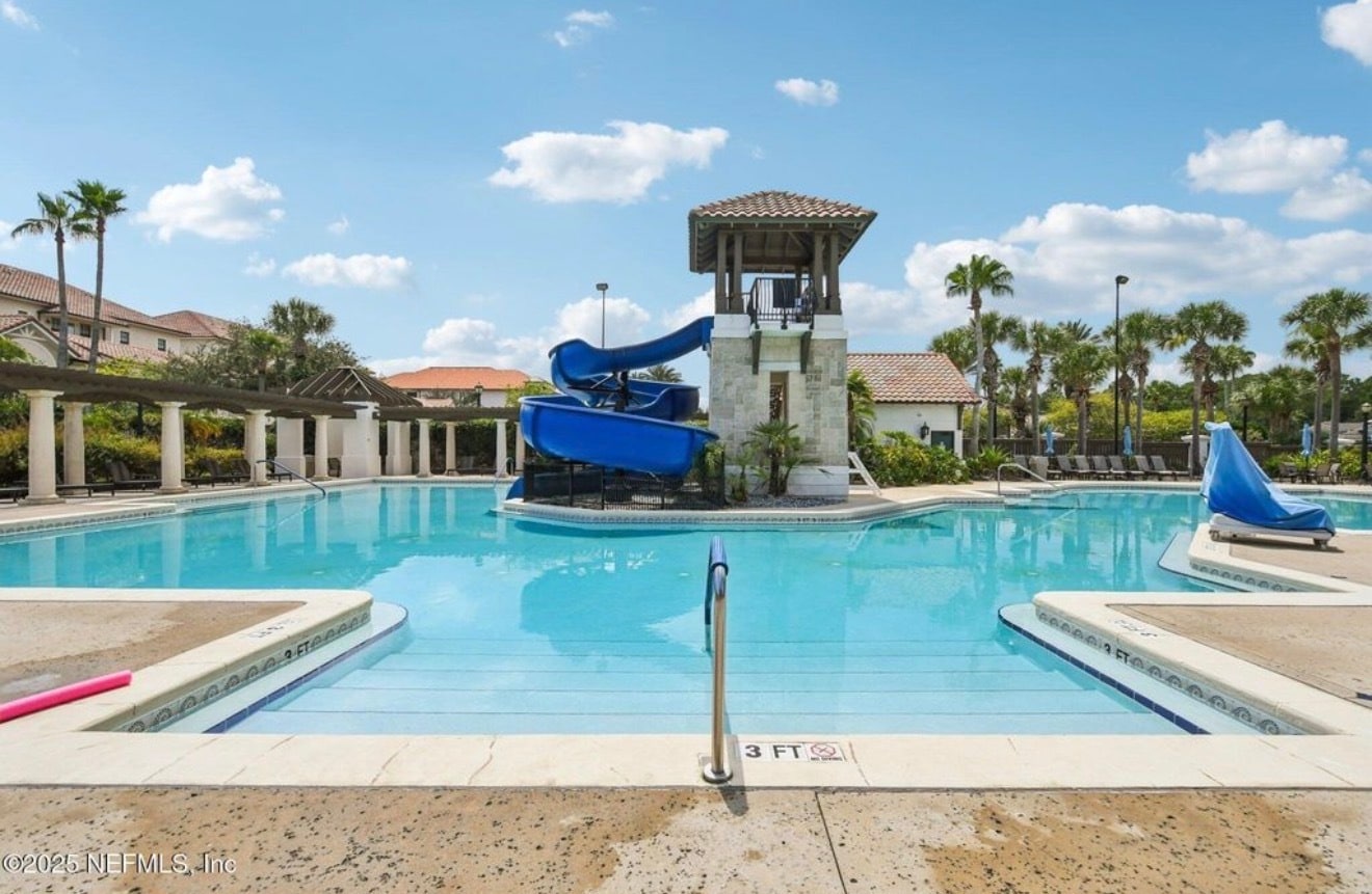 Building Photo - 73 Calle de Paz