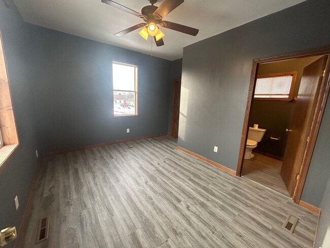 Building Photo - Two bedroom single family house within walking distance of Blessing Hospital.