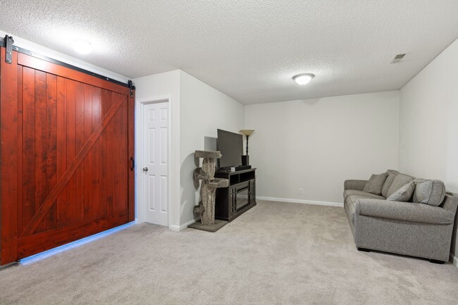 Building Photo - 1307 Bluebonnet Dr