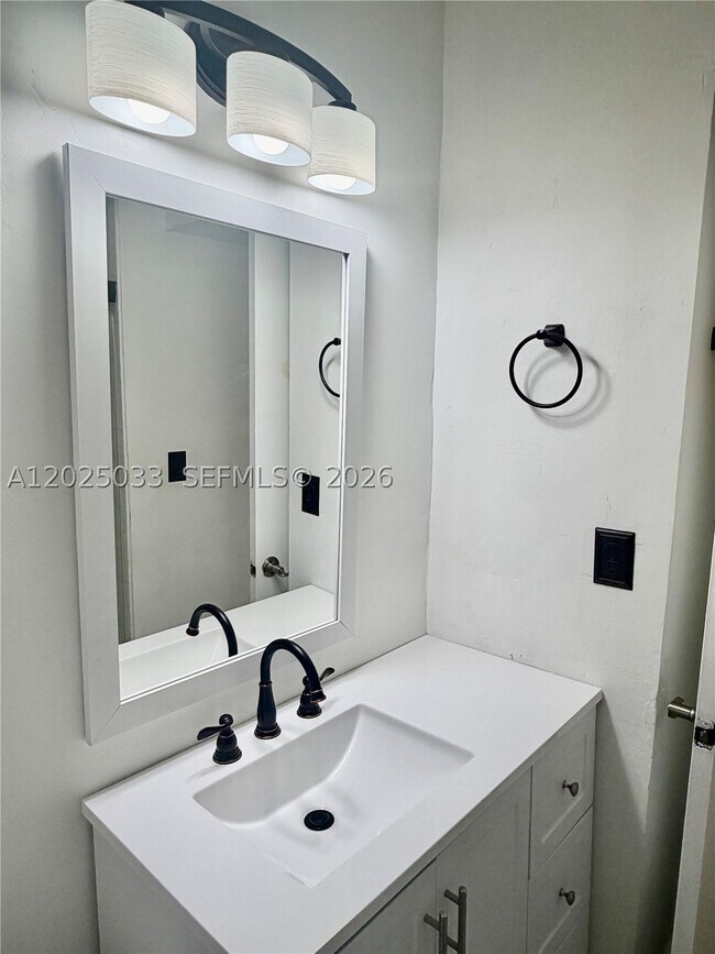 Building Photo - 1705 W 57th St