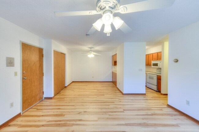 Building Photo - 340 Sunderland Rd