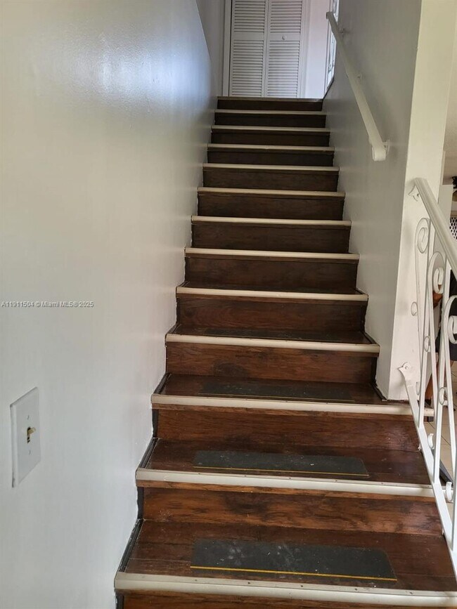 Building Photo - 2554 NW 52nd Ave