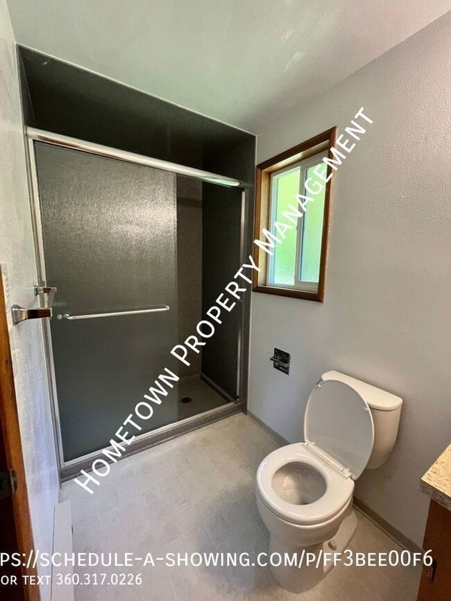 Building Photo - 3 Bedroom Rambler Available now!!