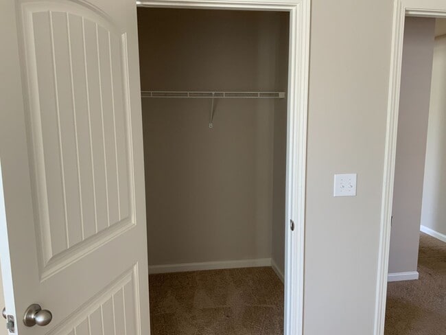 Building Photo - Chelsea Reserve  4 BR / 2.5 Ba / 2 family Room / 2 stories