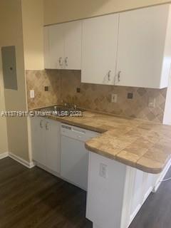Building Photo - 3251 Sabal Palm Manor