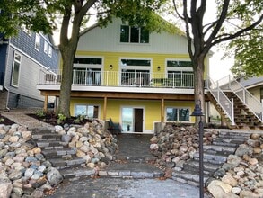 Building Photo - 121 N Mulberry St