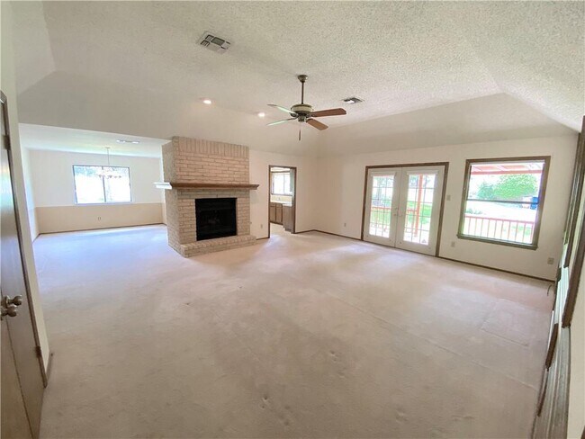 Building Photo - 6010 Salton Dr