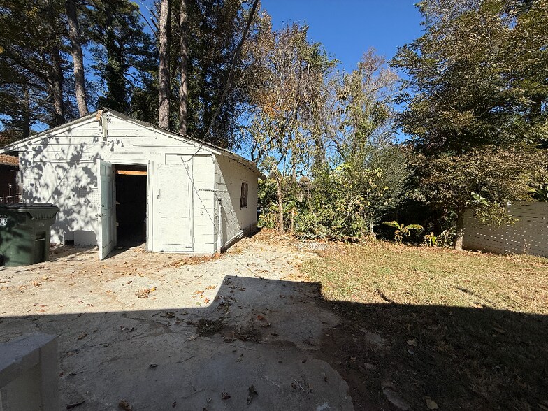 Building Photo - 2160 Dowdell Dr