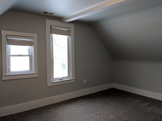 Building Photo - 662 Lamberton St NE