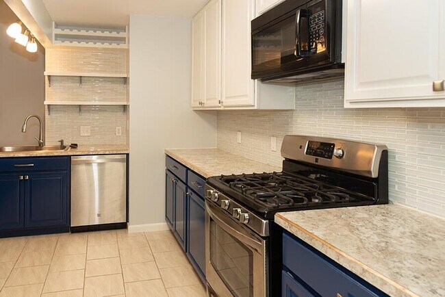 Building Photo - 511 Woodland Park Cir