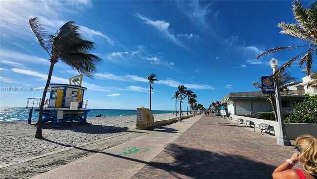 Building Photo - 513 S Ocean Dr