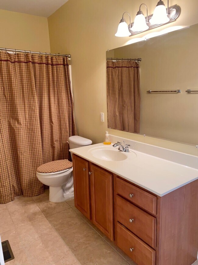 Building Photo - 606 Trillium Ct