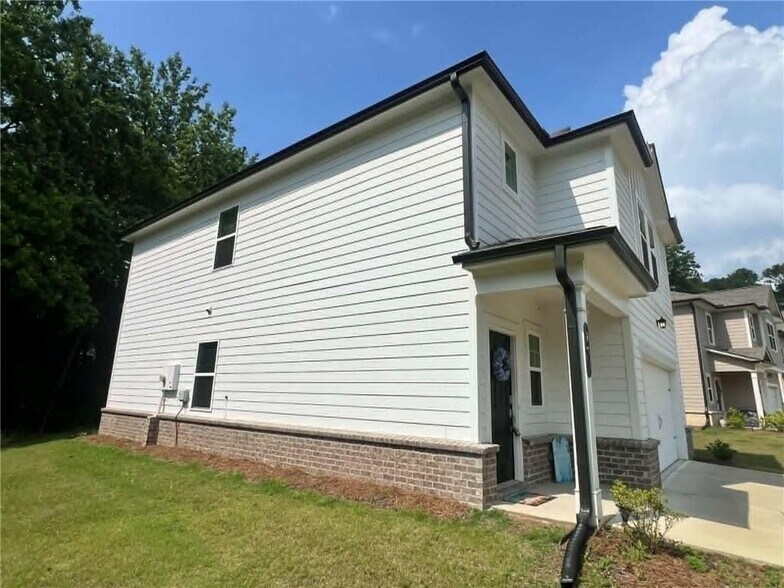Building Photo - 705 Evergreen Rd