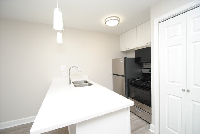 Building Photo - 2515 Yoakum Blvd