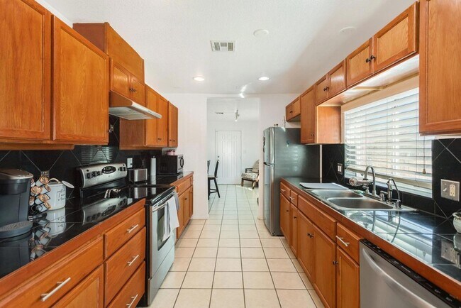 Building Photo - 7245 S Cole Ln