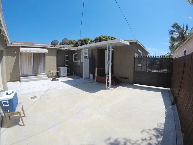 Building Photo - 4138 Commonwealth Ave