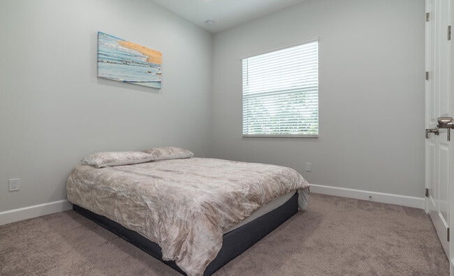 Building Photo - 15145 Cameo Ct