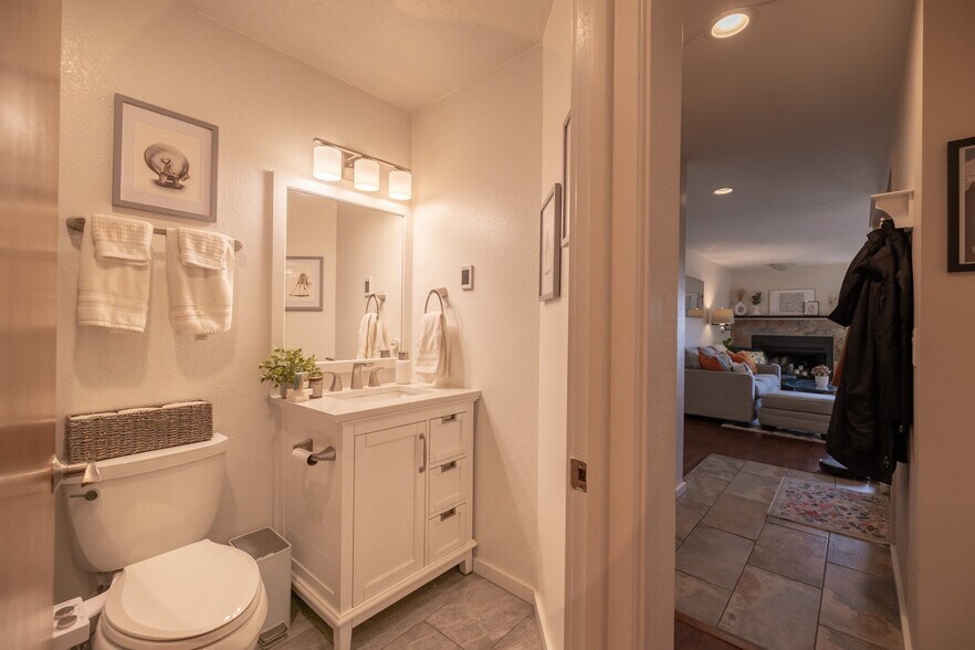 Building Photo - 2345 Boylston Ave E