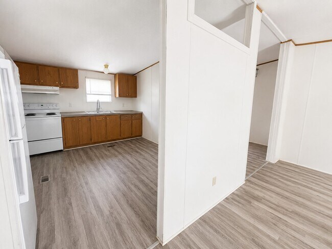 Building Photo - 120 Acorn