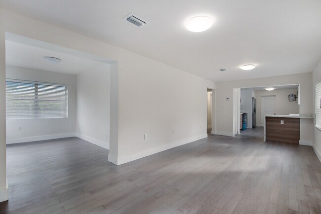 Building Photo - 522 NW 47th Terrace