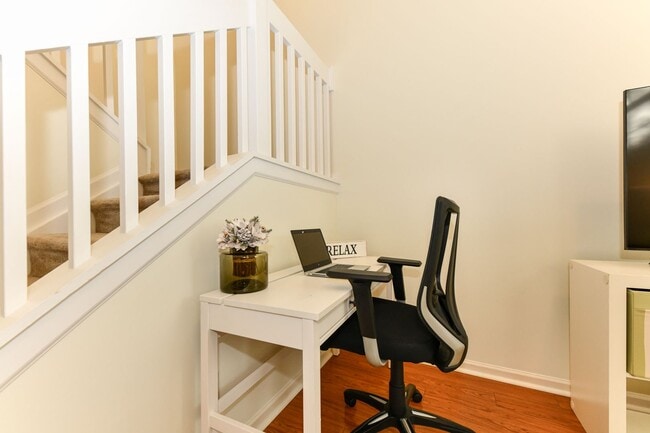 Building Photo - Updated 3 Bedroom Townhome in McAlister's Place