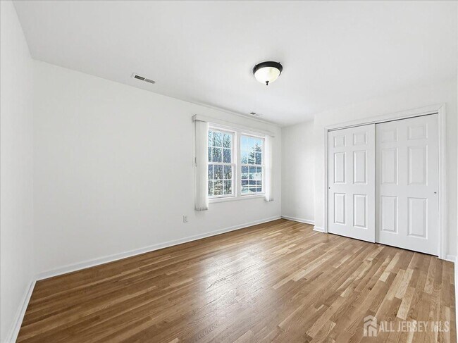 Building Photo - 37 Jersey Ave