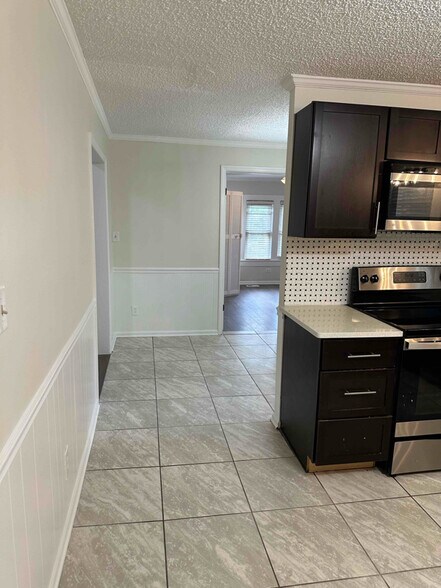 Building Photo - 836 Old Modena St