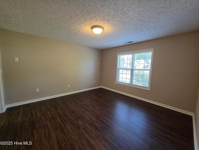 Building Photo - 345 Farina Dr