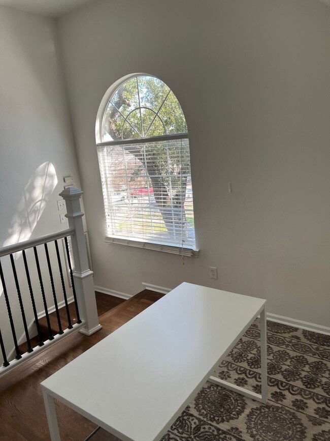 Building Photo - 2404 Thornton Rd