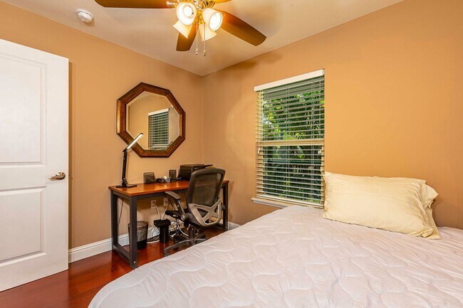 Building Photo - Fully Furnished 2 Bed/ 2 Bath Hale Kanani ...