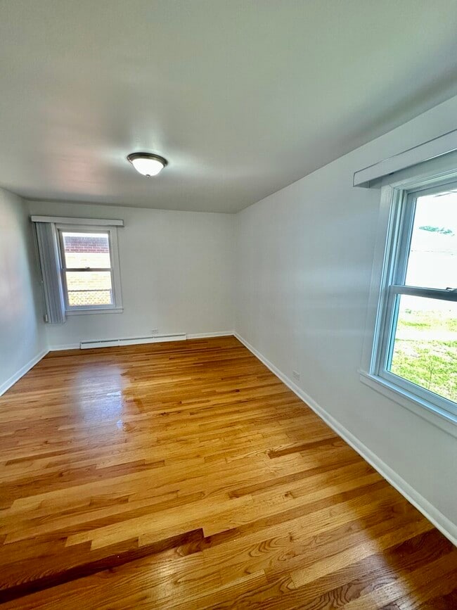 Building Photo - 5452 Brummel St