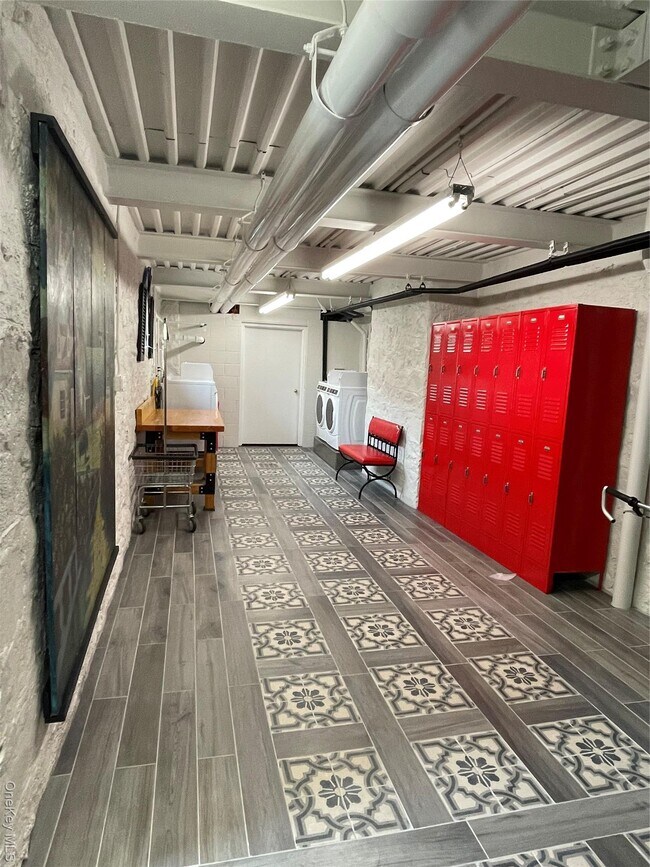 Building Photo - 139 S Broadway