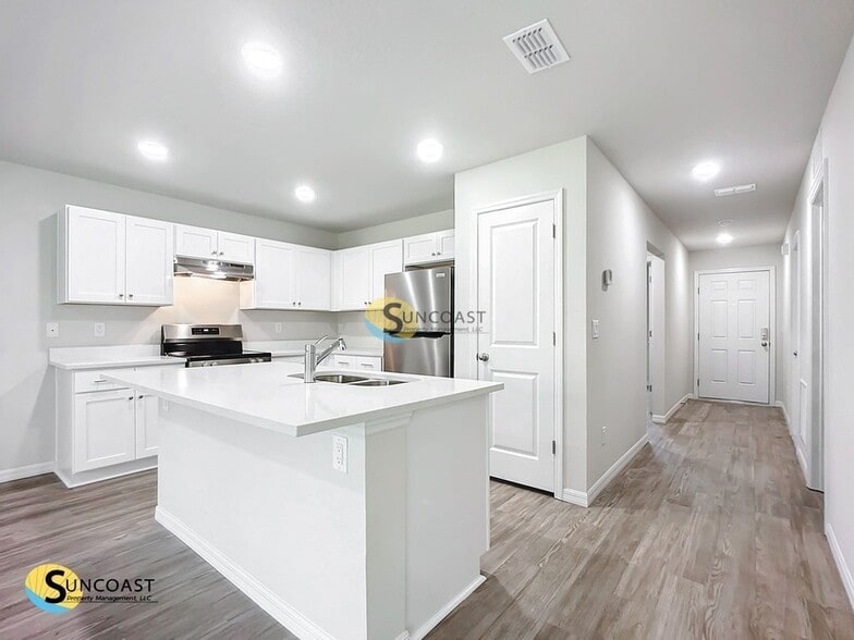 Building Photo - 8 Wellwood Ln