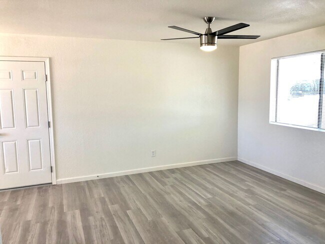 Building Photo - Cute 3 Bedroom Home near Hualapai Mt. School.