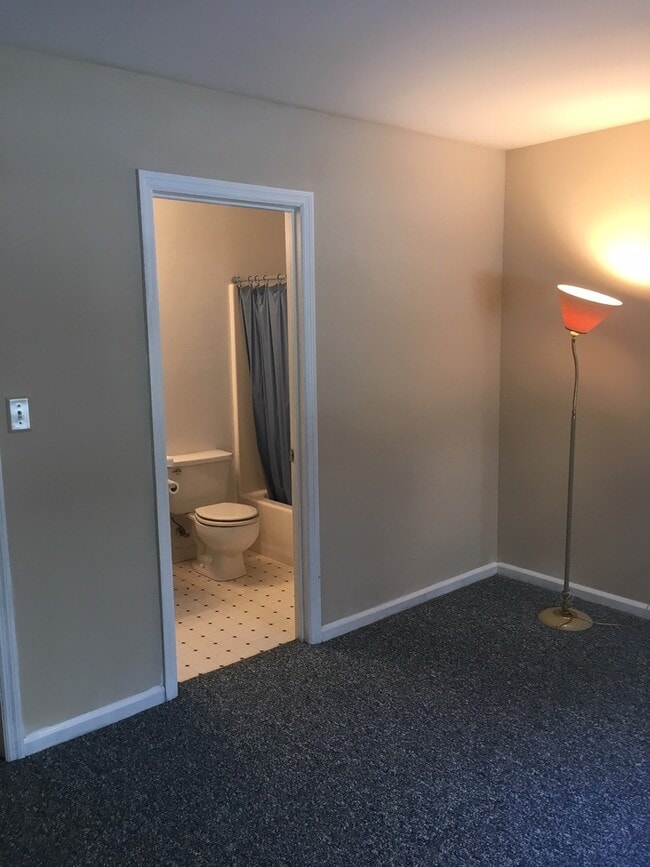 Building Photo - 520 W Hancock St