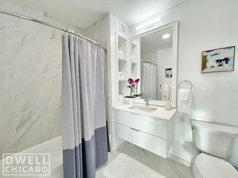 Building Photo - 2337 N Lincoln Ave