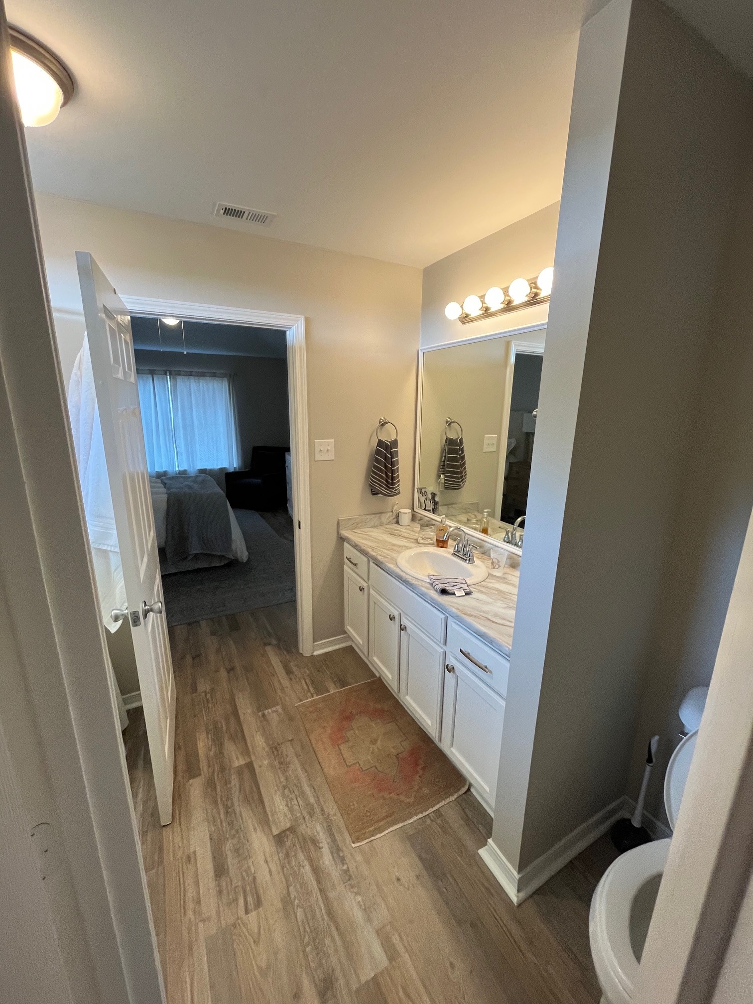 Building Photo - 412 Belle Chase Ct S