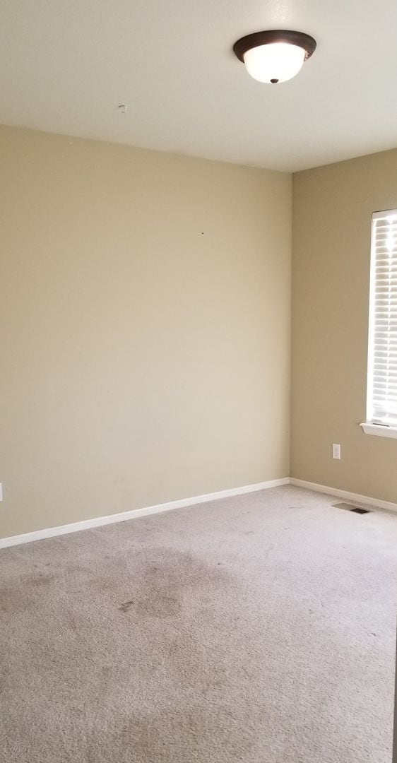 Building Photo - 3 Bedroom + Loft with Main Floor Office and 3 Car Garage!