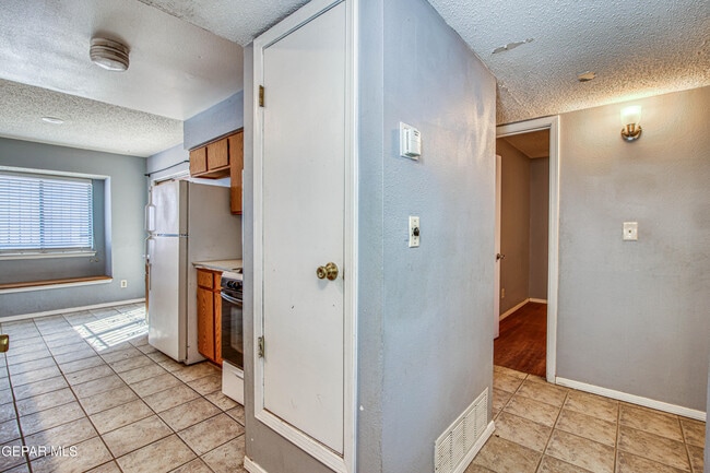 Building Photo - 1005 Southwestern Dr