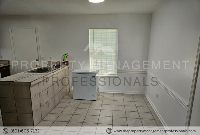 Building Photo - 1732 Brookhollow Cir