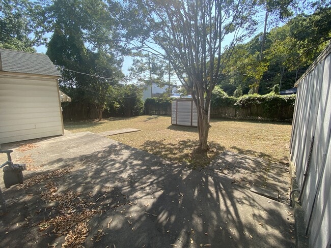 Building Photo - 1716 Lilac Cir