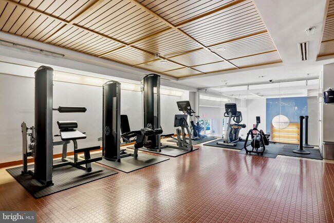 Building Photo - 2200 N Westmoreland St