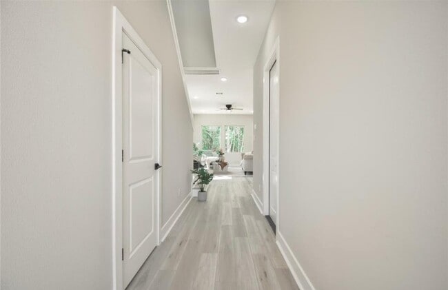 Building Photo - 14960 Wunderlich Dr