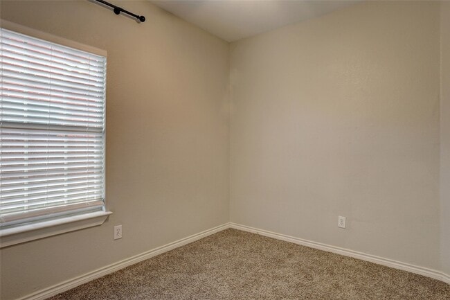 Building Photo - 5916 Round Up Ln