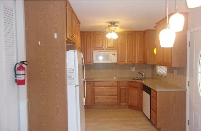 Building Photo - 865A Inverness Ct