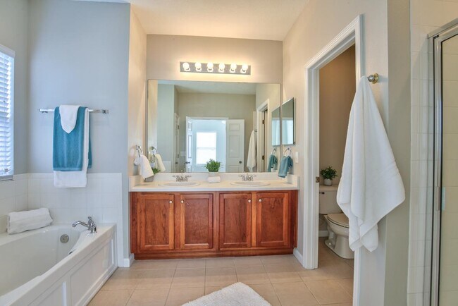 Building Photo - 4150 Four Oaks Blvd