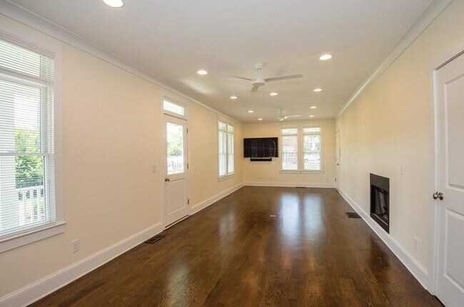 Building Photo - 37 Waverly Way NE